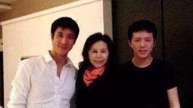 二哥吃瓜娱乐圈,娱乐圈幕后风云大揭秘 第3张 二哥吃瓜娱乐圈,娱乐圈幕后风云大揭秘 第3张